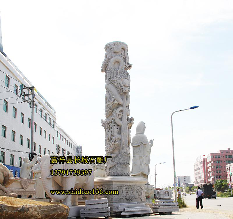 石雕龍柱的形象得益于它的威嚴(yán)，在中國(guó)的封建時(shí)代里，龍是最高權(quán)威的象征，也可以說(shuō)是帝王的象征，通常也只能夠在封建王朝的皇室里面出現(xiàn)，而隨著我們現(xiàn)在社會(huì)的發(fā)展，龍也逐漸是出現(xiàn)了我們?nèi)粘５纳町?dāng)中，正是這種不可侵犯的威嚴(yán)形象賦予了龍更多的精神寄托。